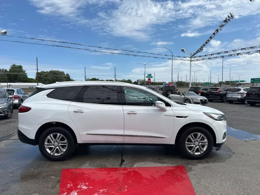 2018 Buick Enclave Essence photo 1
