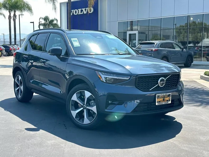 2026 Volvo XC40 Plus photo 1