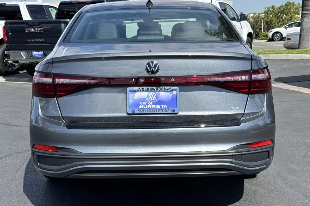 2025 Volkswagen Jetta SE photo 1