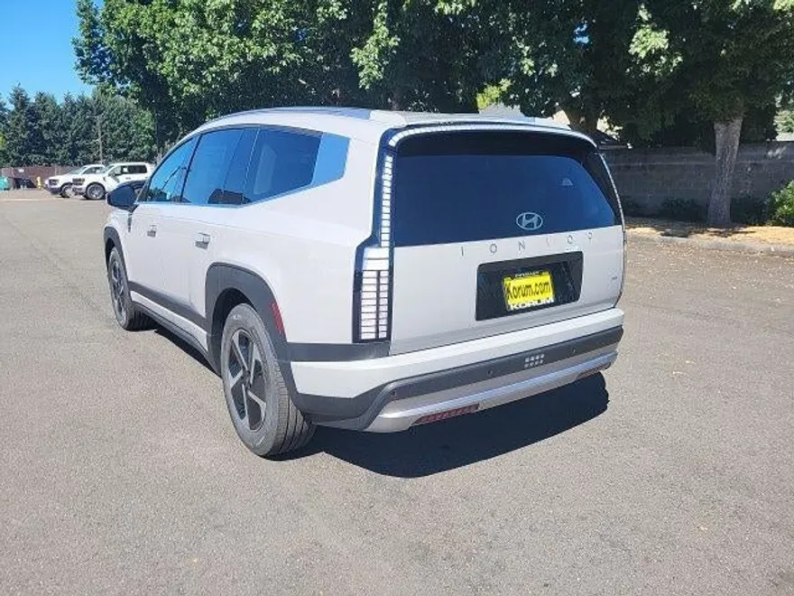 2026 Hyundai Ioniq SE photo 1