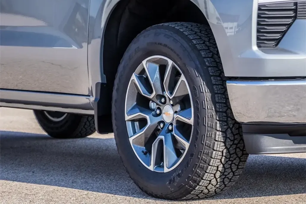 2026 Chevrolet Silverado 1500 LT1 photo 1