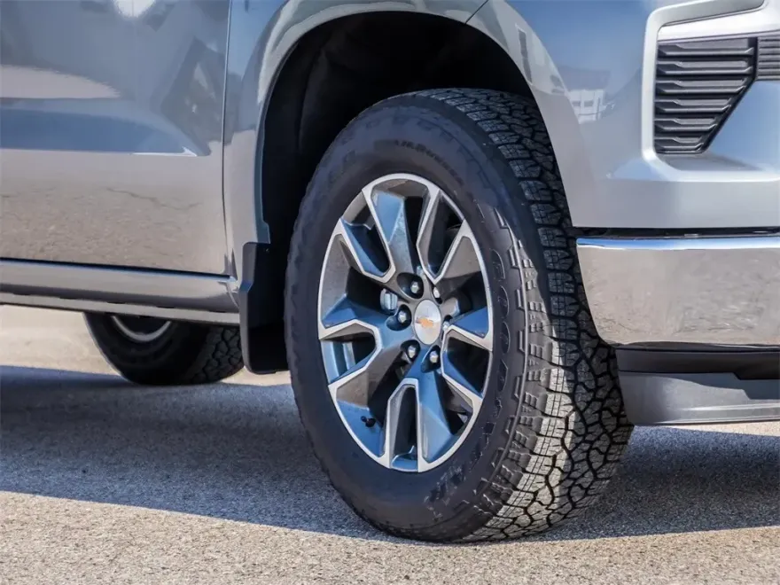 2026 Chevrolet Silverado 1500 LT1 photo 1
