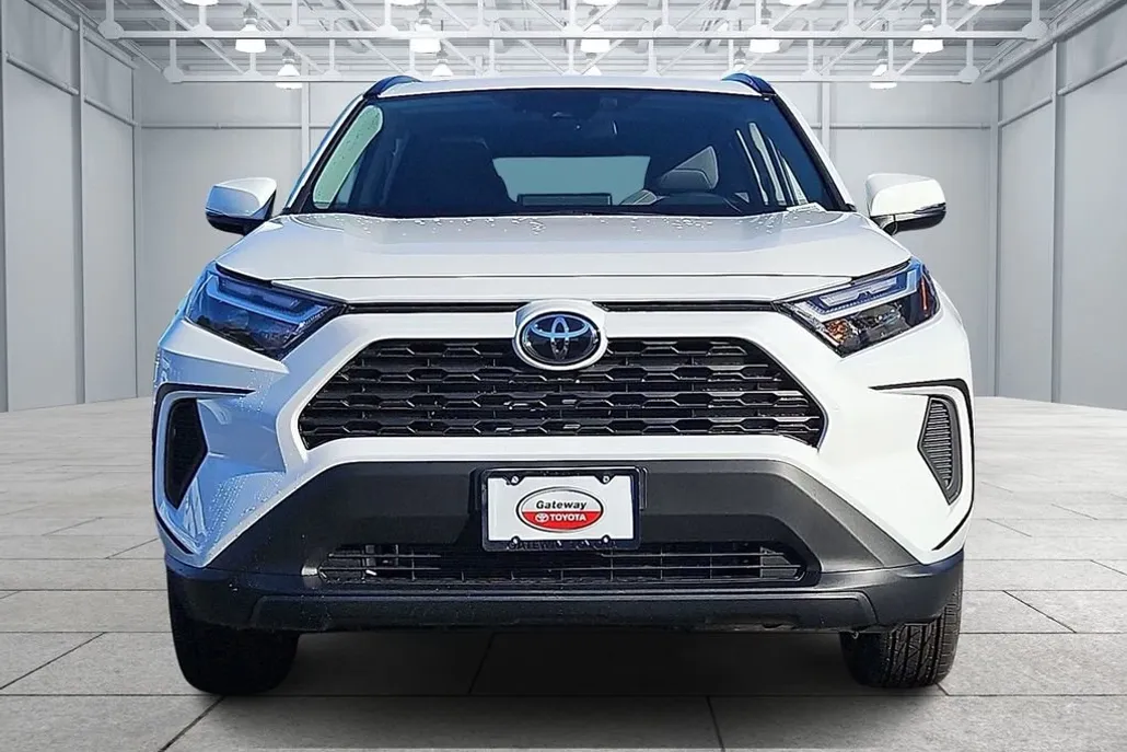 2025 Toyota RAV4 XLE photo 1