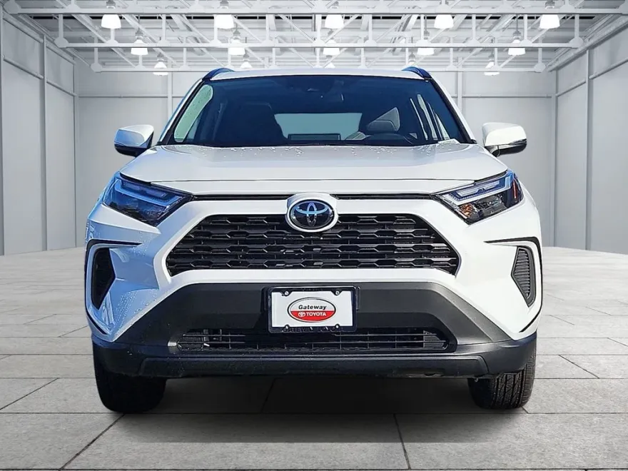 2025 Toyota RAV4 XLE photo 1