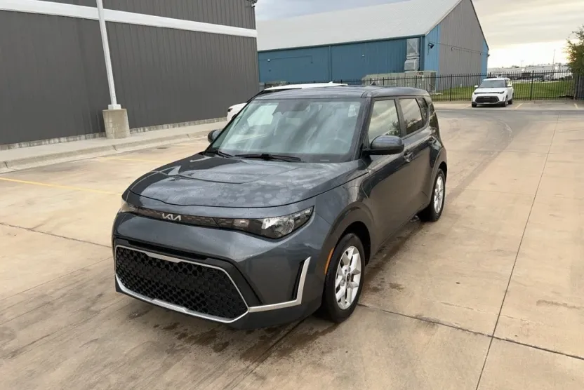 2023 Kia Soul LX photo 1