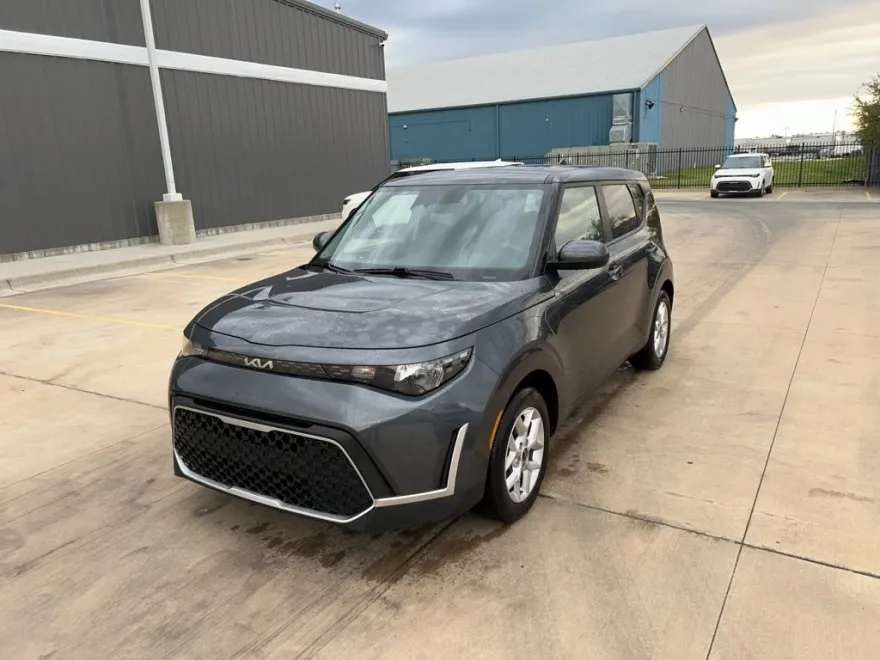 2023 Kia Soul LX photo 1