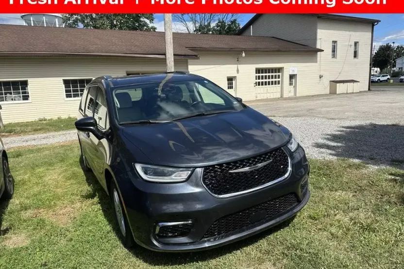 2021 Chrysler Pacifica Touring L photo 1