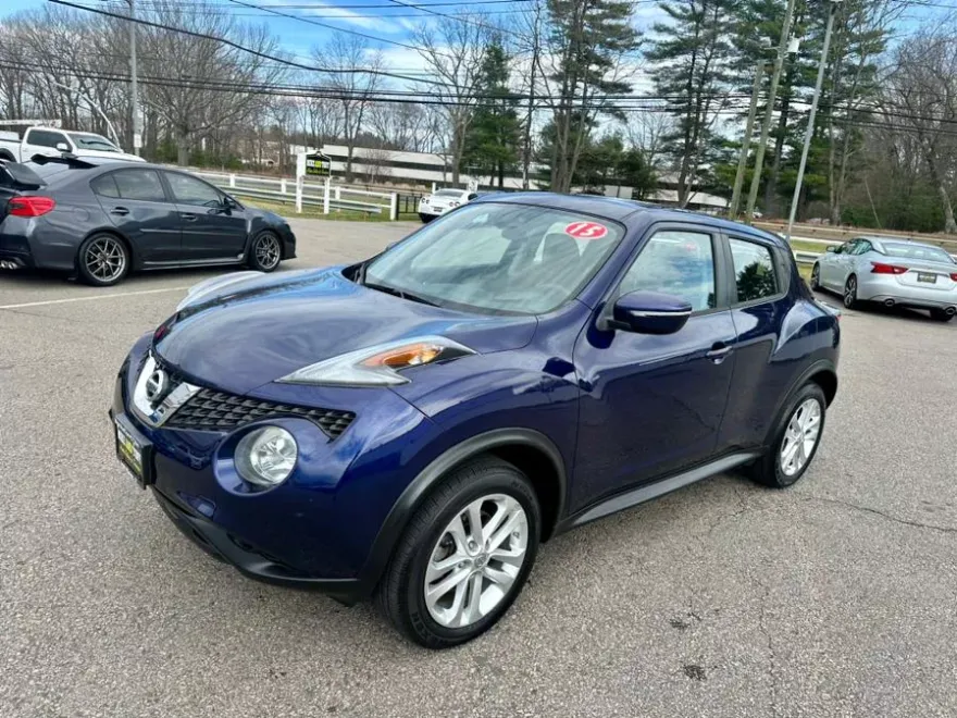 2015 Nissan Juke SV photo 1