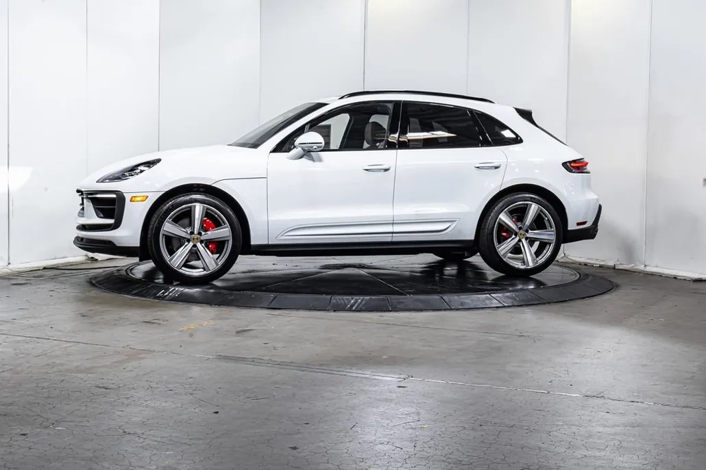 2025 Porsche Macan S photo 1