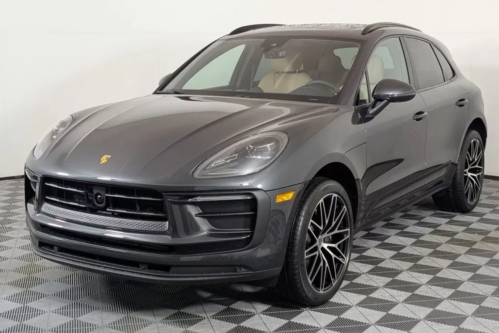 2026 Porsche Macan T photo 1