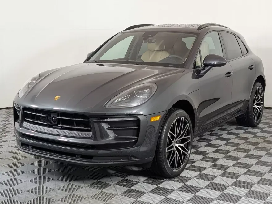 2026 Porsche Macan T photo 1
