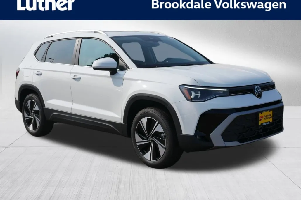 2025 Volkswagen Taos SE photo 1