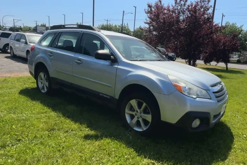 2014 Subaru Outback 2.5i photo 1