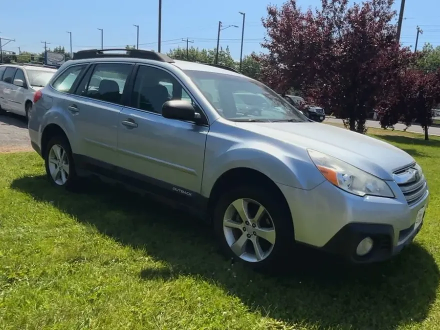2014 Subaru Outback 2.5i photo 1