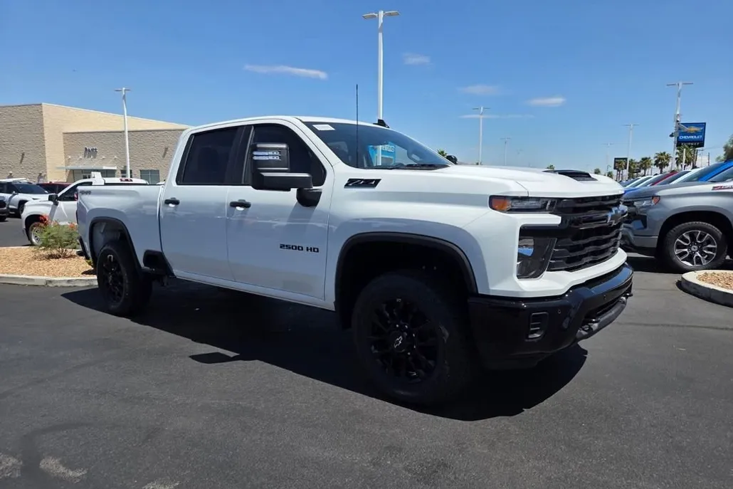 2025 Chevrolet Silverado 2500HD Custom photo 1
