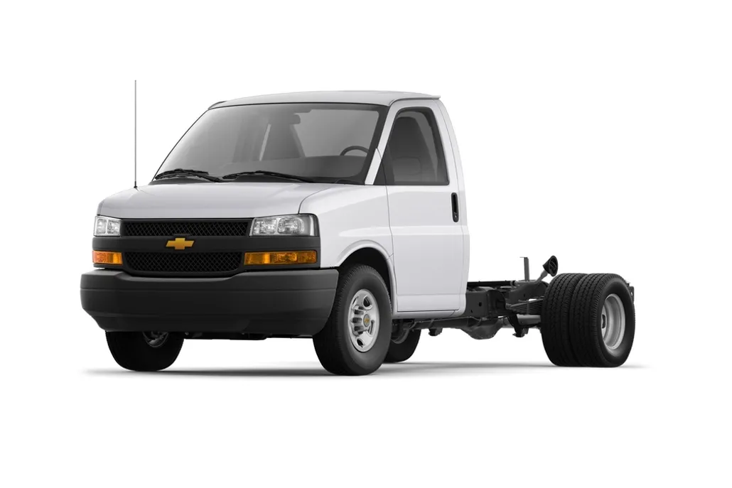 2024 Chevrolet Express Cutaway 3500 photo 1