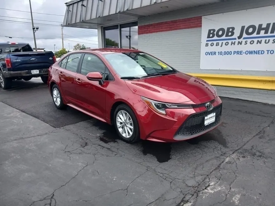 2022 Toyota Corolla LE photo 1