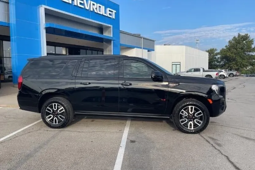 2024 Gmc Yukon XL AT4 photo 1