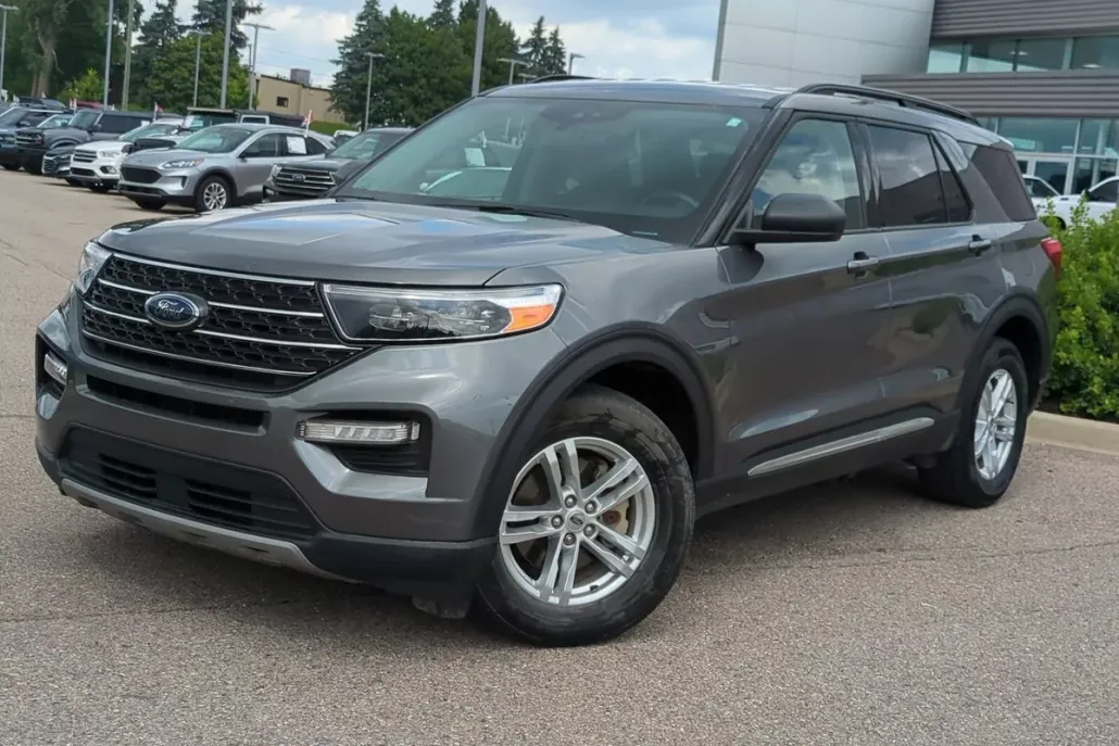 2022 Ford Explorer XLT photo 1