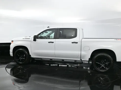2025 Chevrolet Silverado 1500 Custom photo 4