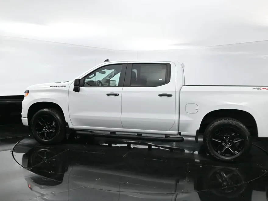 2025 Chevrolet Silverado 1500 Custom photo 4