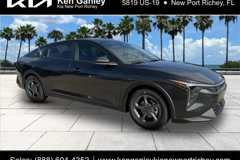 2025 Kia K4 LXS photo 1