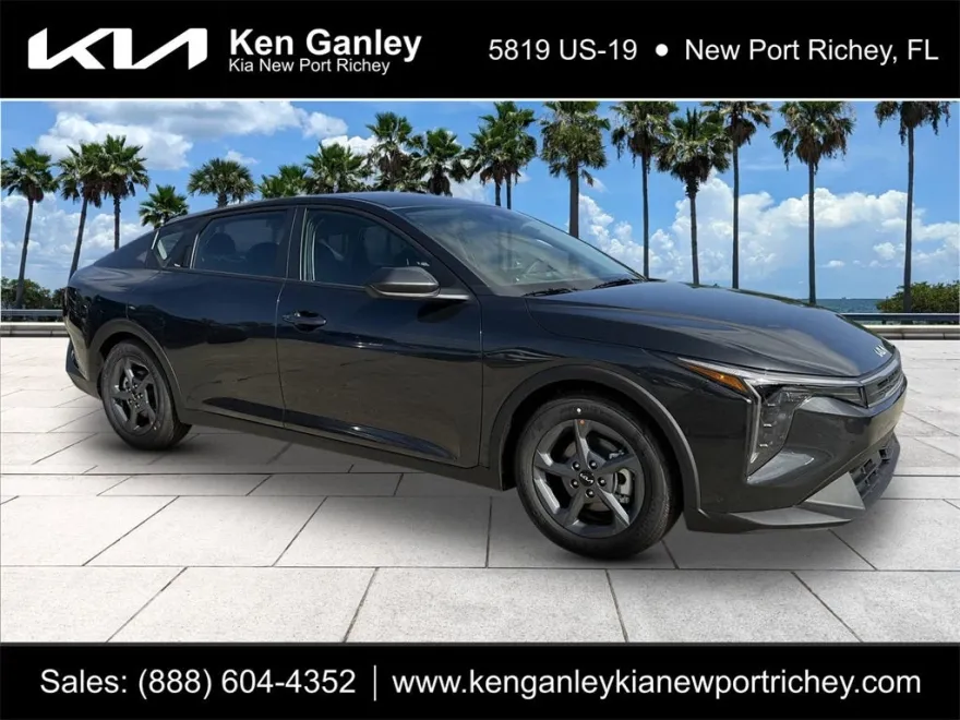 2025 Kia K4 LXS photo 1