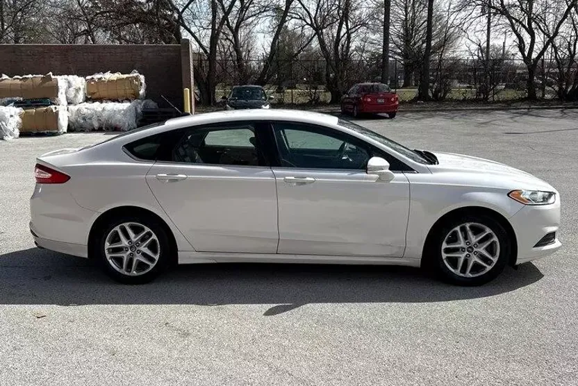 2013 Ford Fusion SE photo 1
