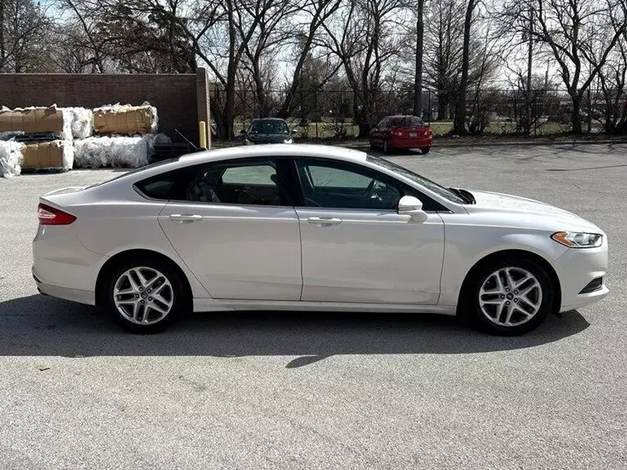 2013 Ford Fusion SE photo 1