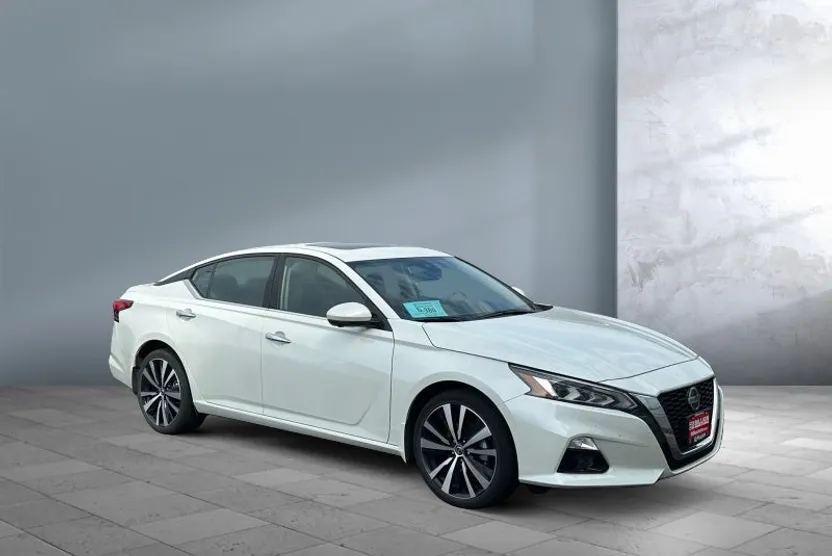 2022 Nissan Altima 2.5 Platinum photo 1