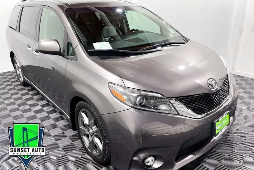 2017 Toyota Sienna SE photo 1