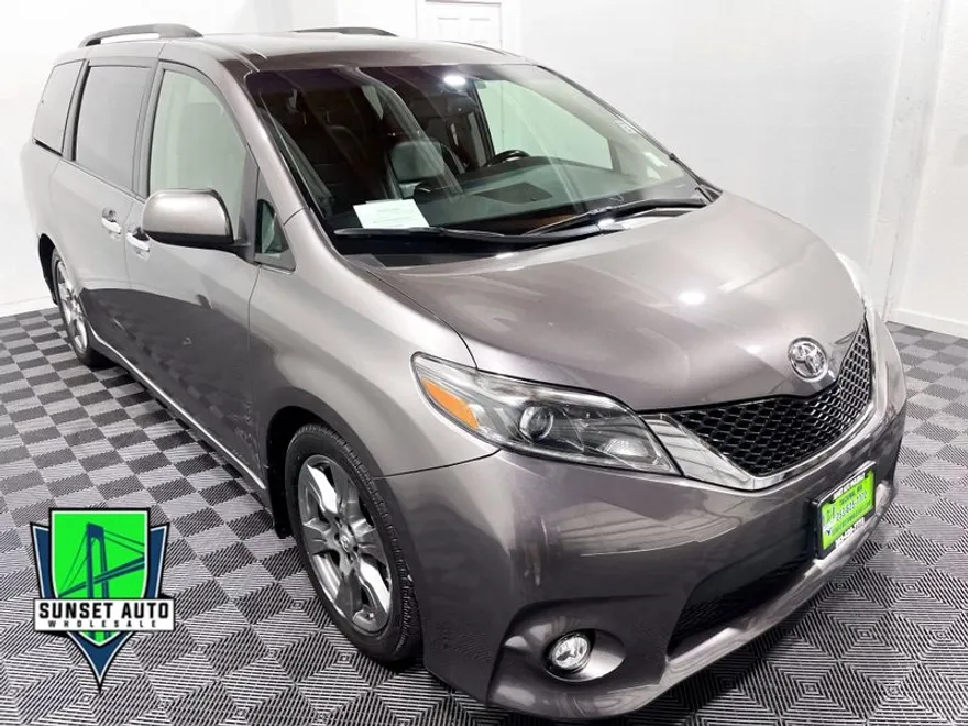 2017 Toyota Sienna SE photo 1