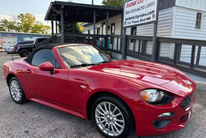 2017 Fiat 124 Spider Classica photo 1