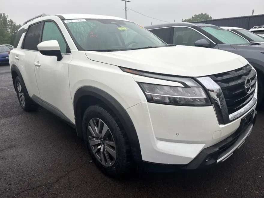 2022 Nissan Pathfinder SL photo 1