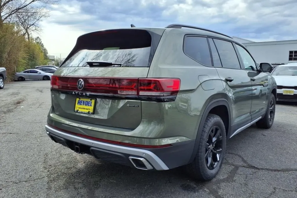 2025 Volkswagen Atlas Peak Edition SE photo 1