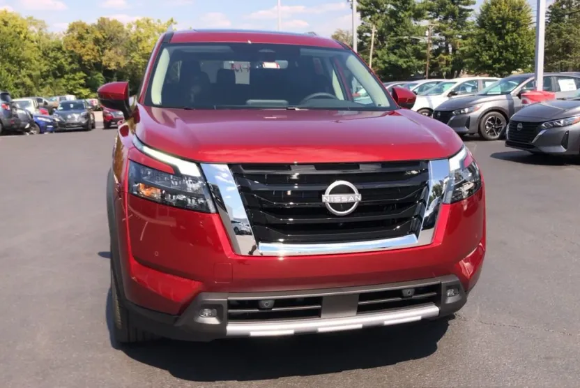 2025 Nissan Pathfinder SL photo 1
