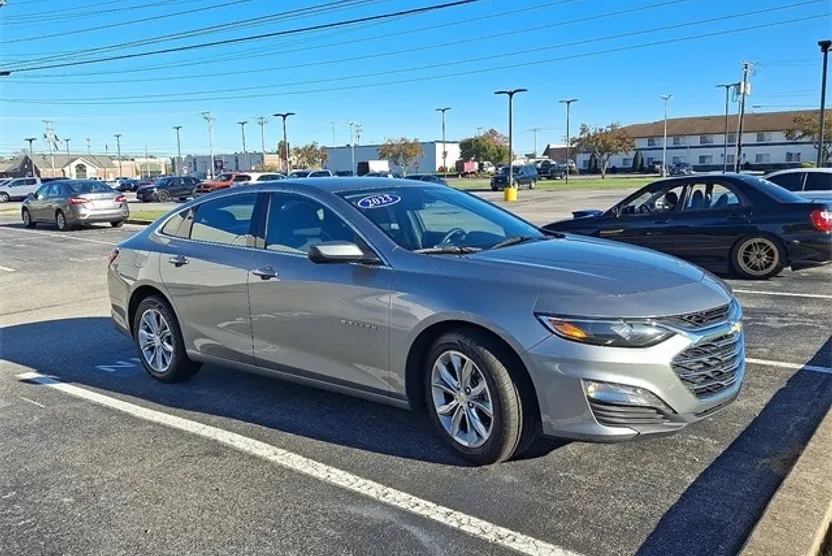 2023 Chevrolet Malibu 1LT photo 1