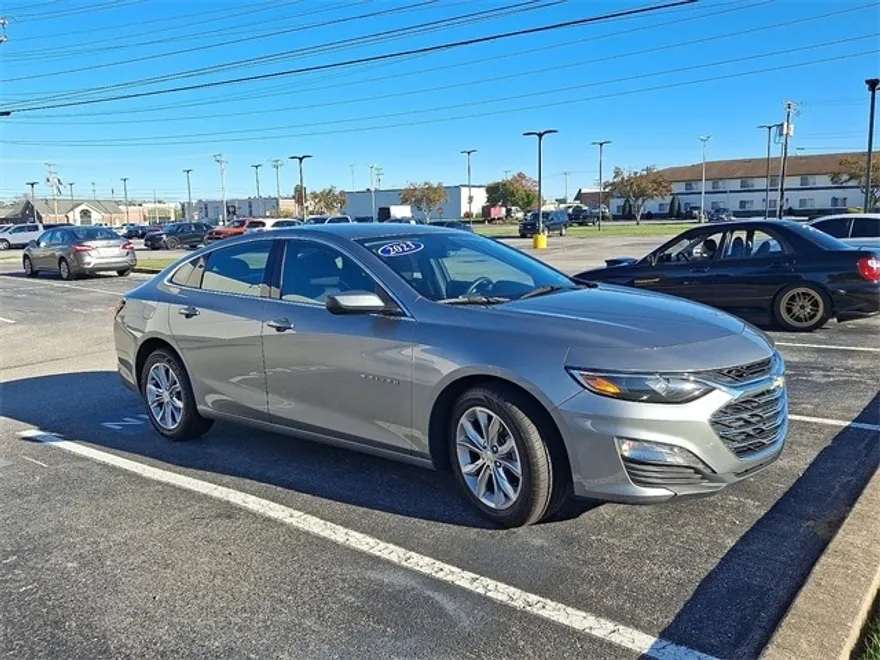 2023 Chevrolet Malibu 1LT photo 1