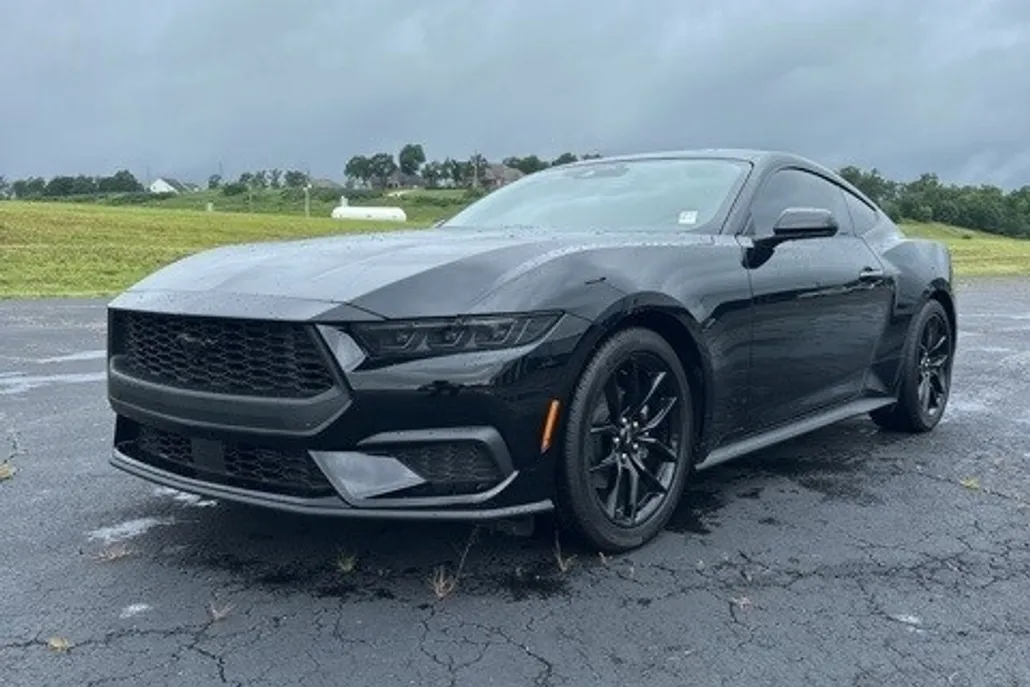 2025 Ford Mustang EcoBoost photo 1