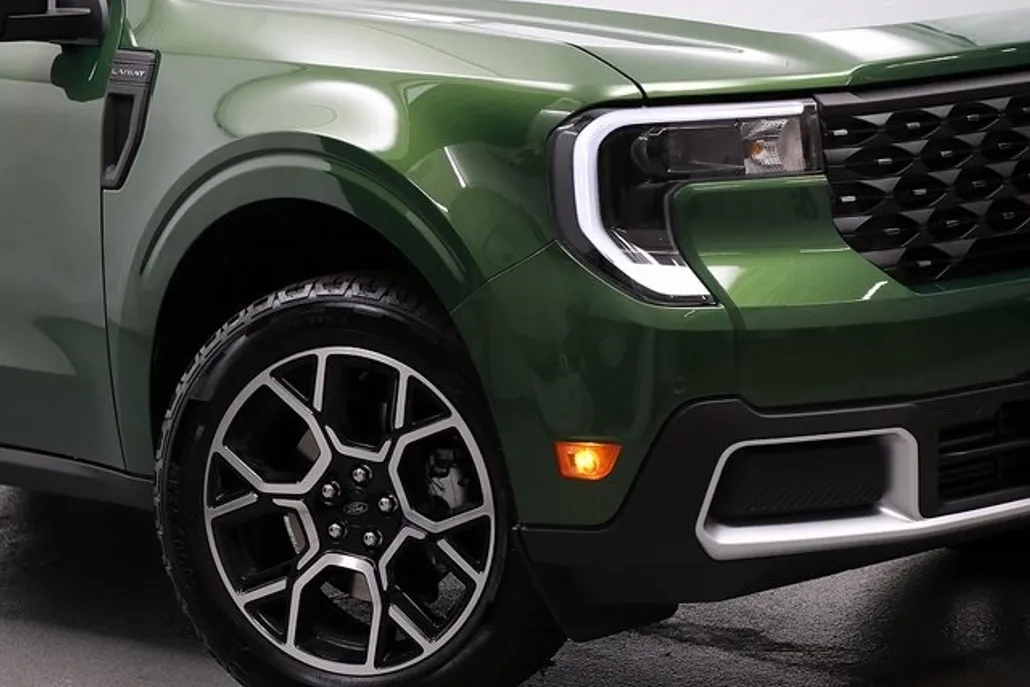2025 Ford Maverick Lariat photo 1