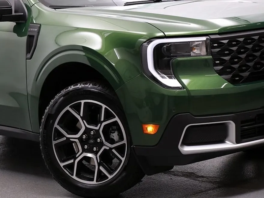 2025 Ford Maverick Lariat photo 1