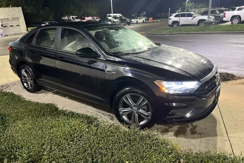 2019 Volkswagen Jetta R-Line photo 1