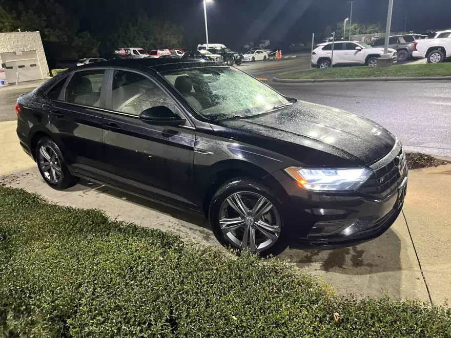 2019 Volkswagen Jetta R-Line photo 1