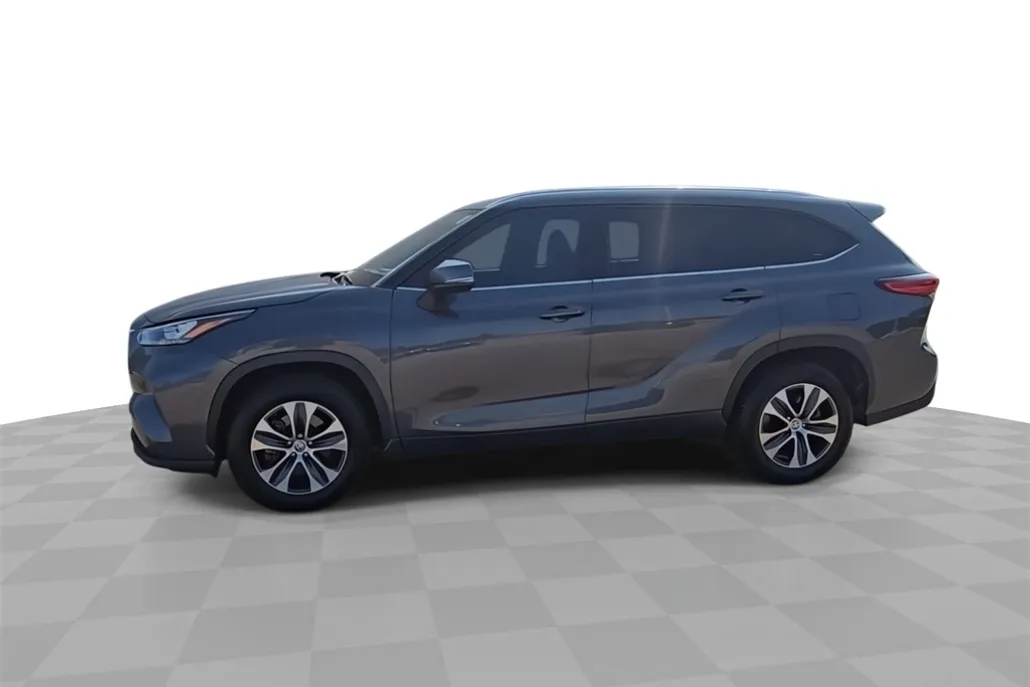 2020 Toyota Highlander XLE photo 1