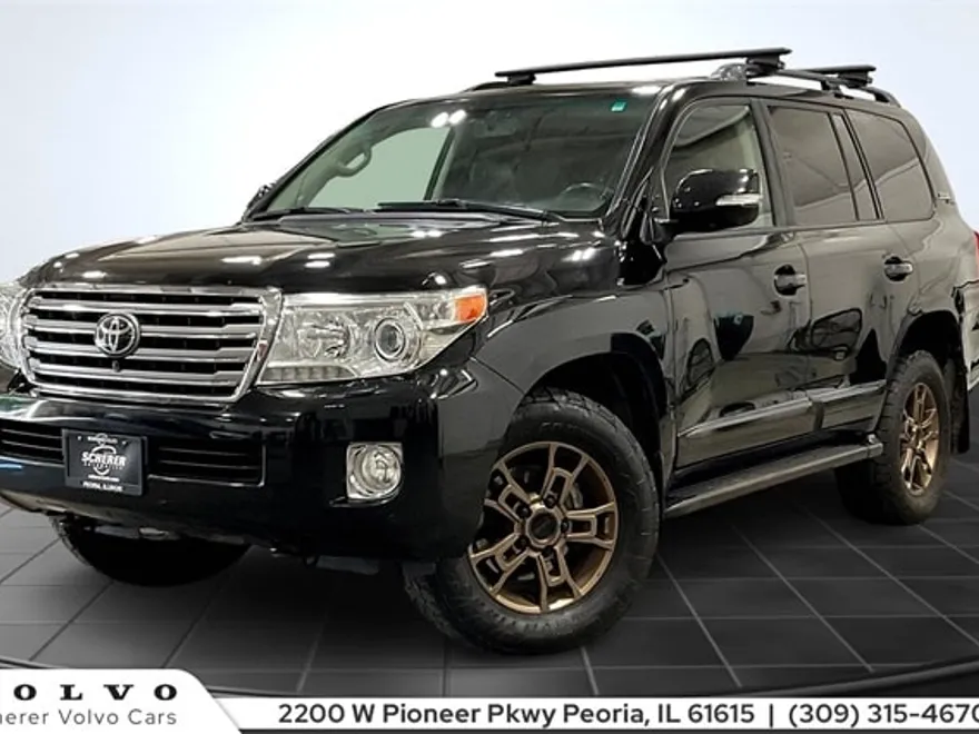 2015 Toyota Land Cruiser Base photo 1