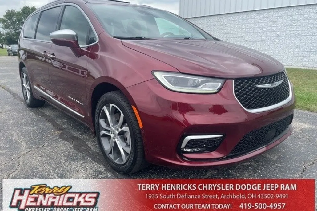 2021 Chrysler Pacifica Pinnacle photo 1