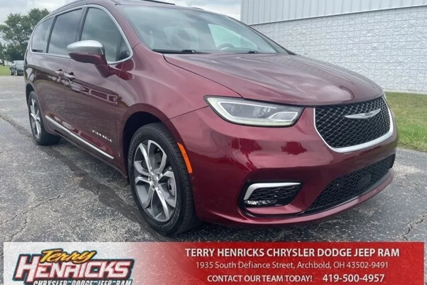 2021 Chrysler Pacifica Pinnacle photo 1