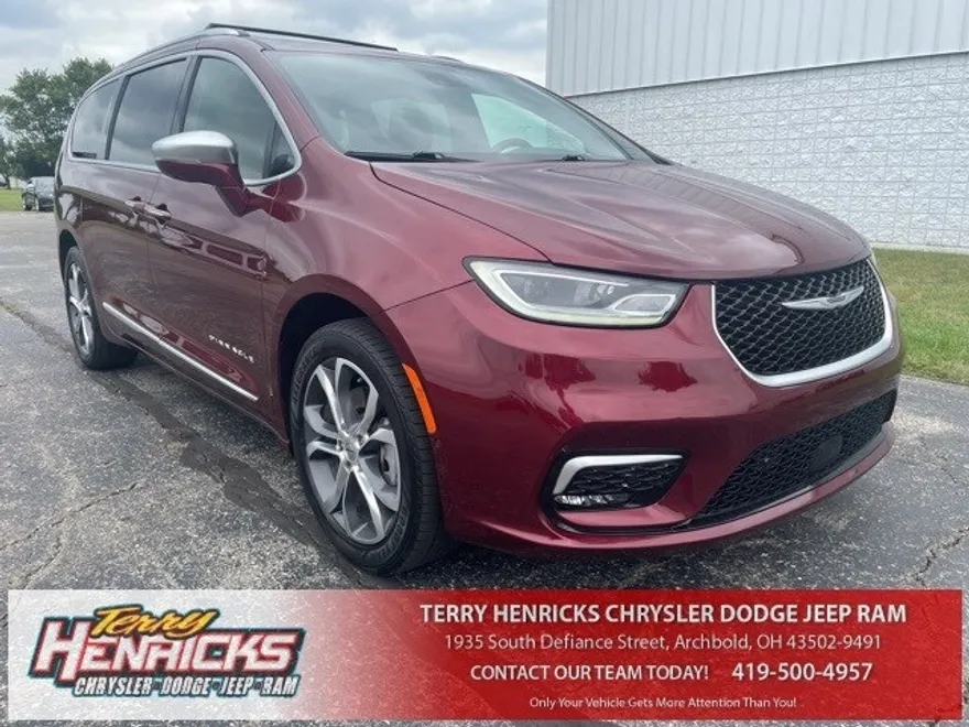 2021 Chrysler Pacifica Pinnacle photo 1