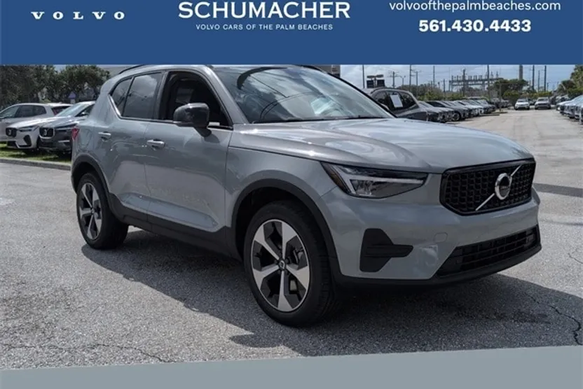 2026 Volvo XC40 Core photo 1