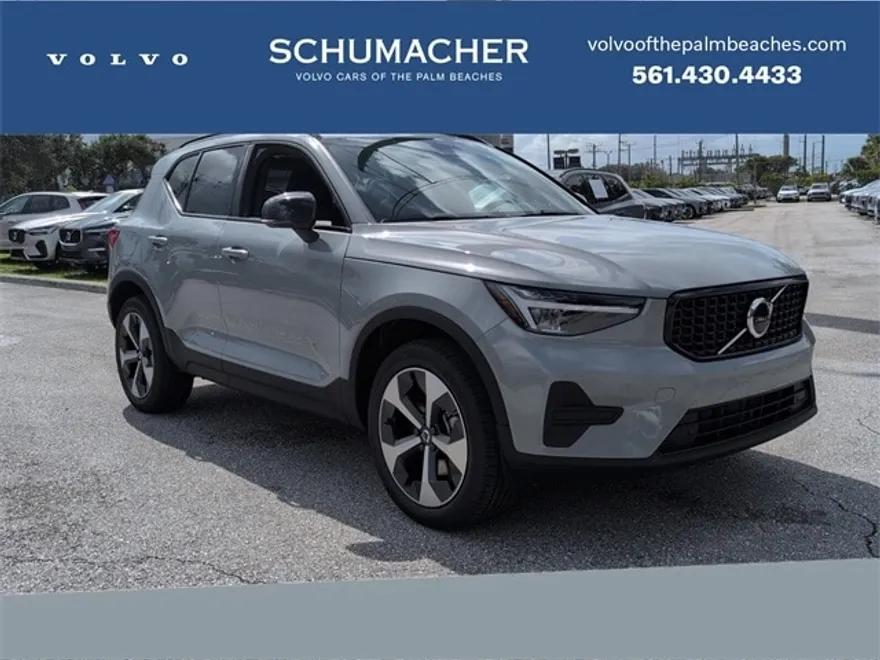 2026 Volvo XC40 Core photo 1
